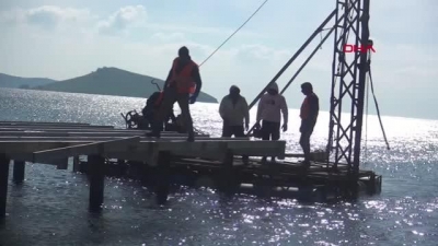 BODRUM BELEDİYE BAŞKANI ARAS'IN AHŞAP İSKELESİ YIKILDI